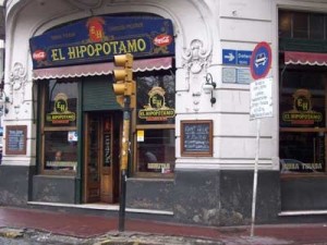 bar-viajar-turismo-argentina-tango-hostal